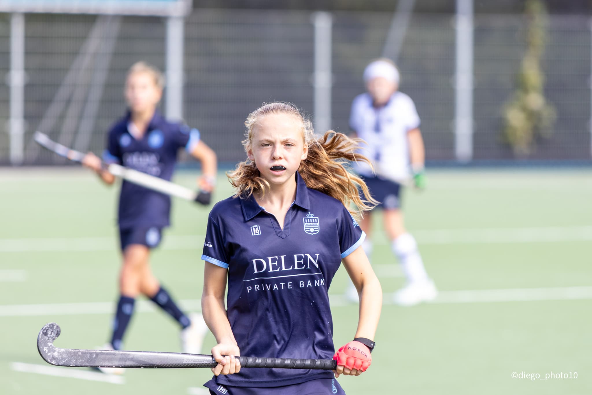 Joueuse Royal Orée avec maillot sponsor Delen